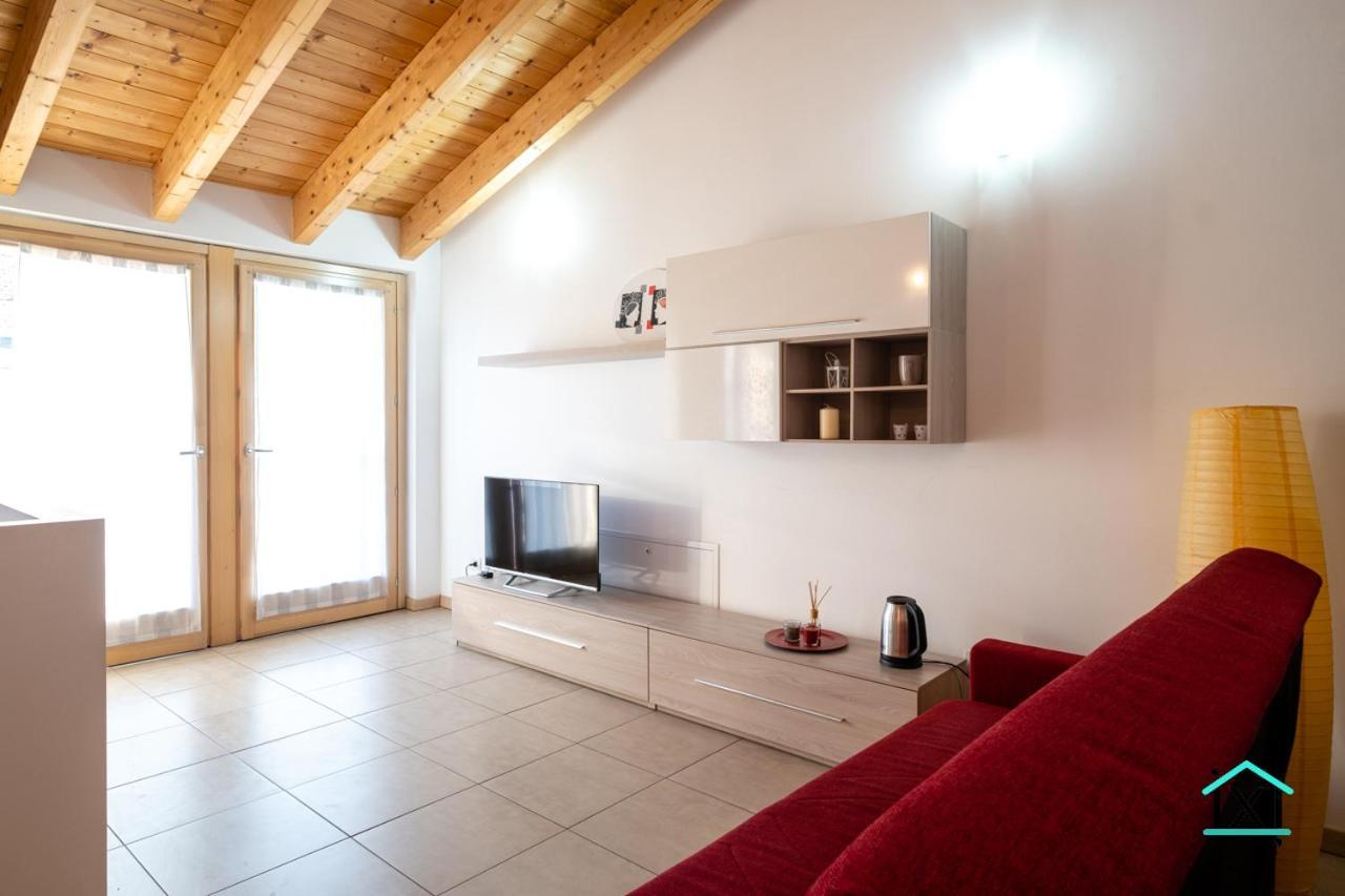 Travedona Loft By Lake Ixihome Ngoại thất bức ảnh